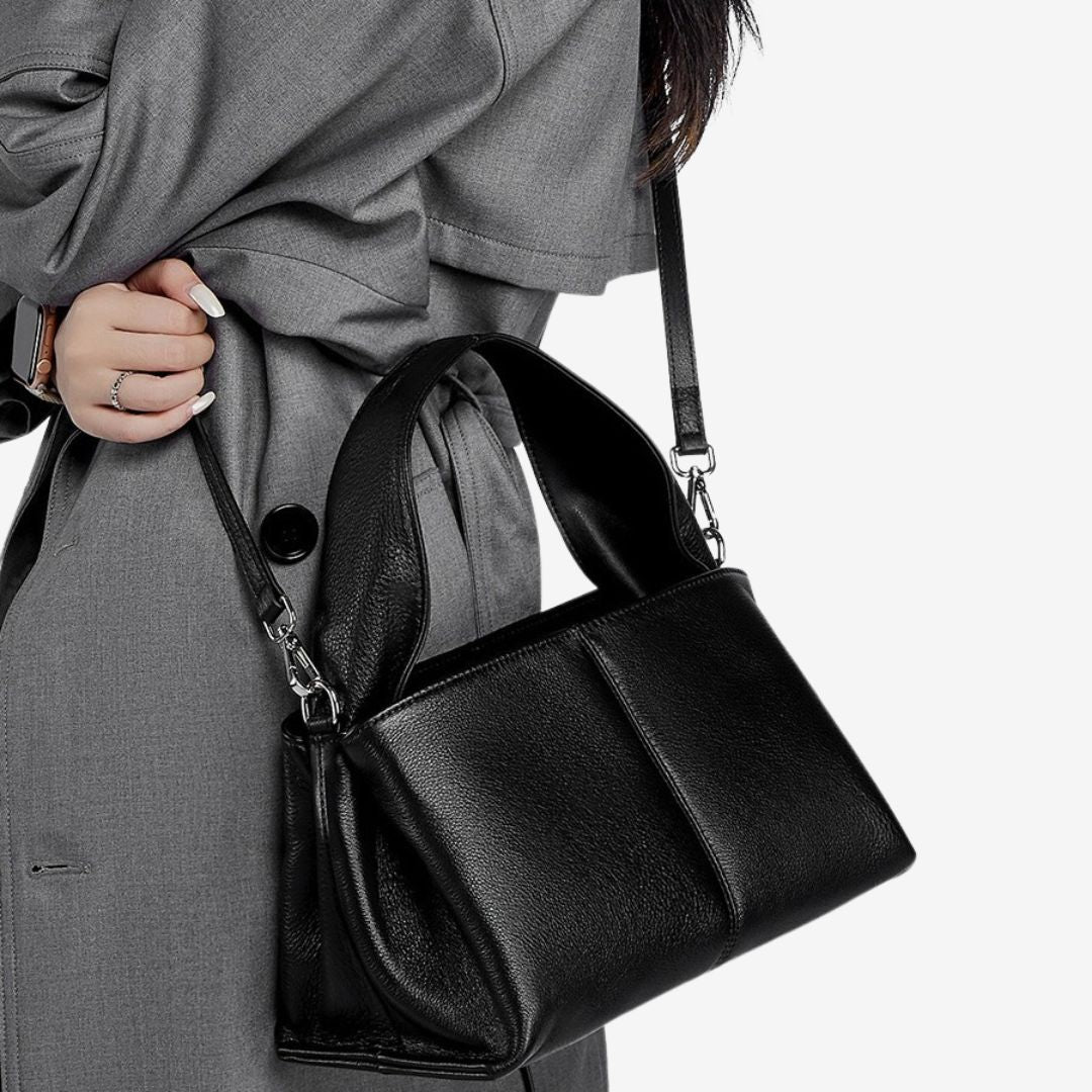 Livia Retro Messenger Bag