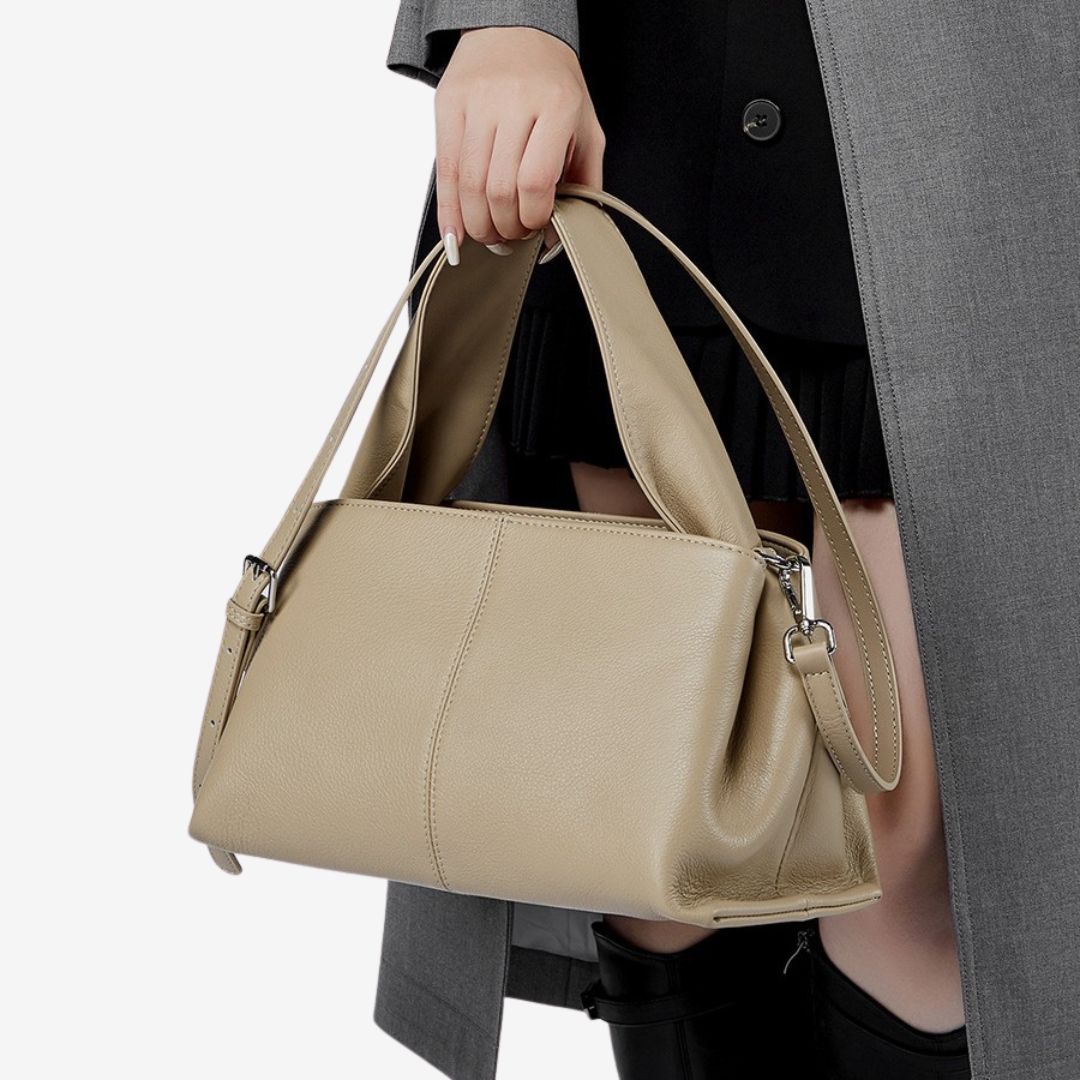 Livia Retro Messenger Bag