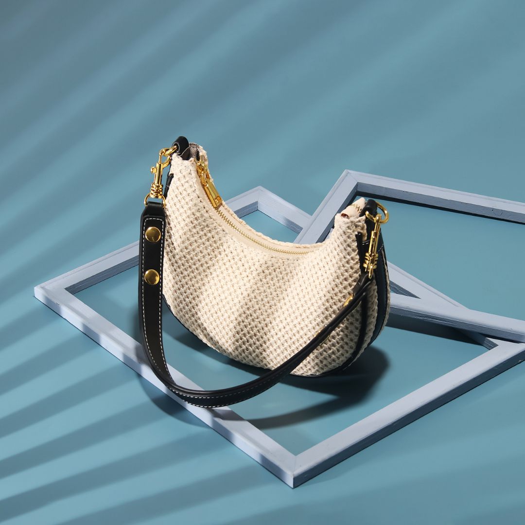 Lea Schultertasche aus Stroh-Optik